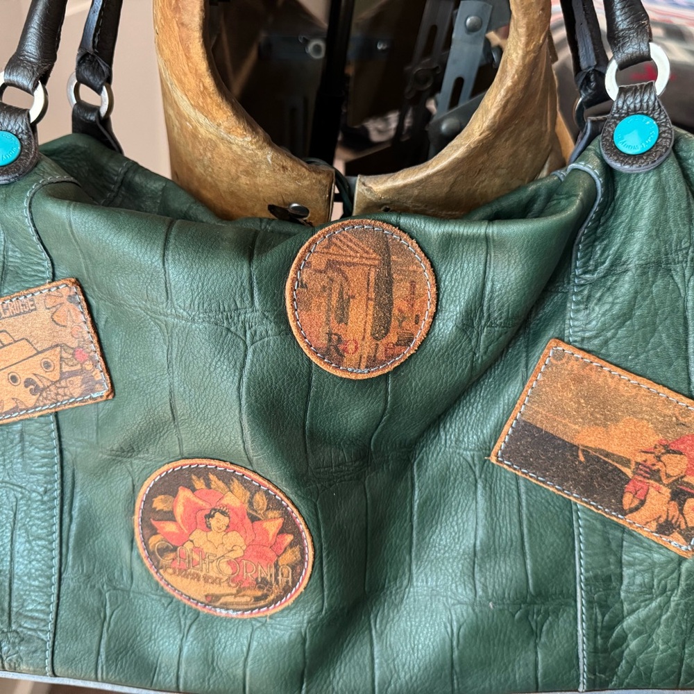 Gabs Forrest Green Italian Leather Shoulder Purse with Travel Luggage Patches. - Picture 4 of 10